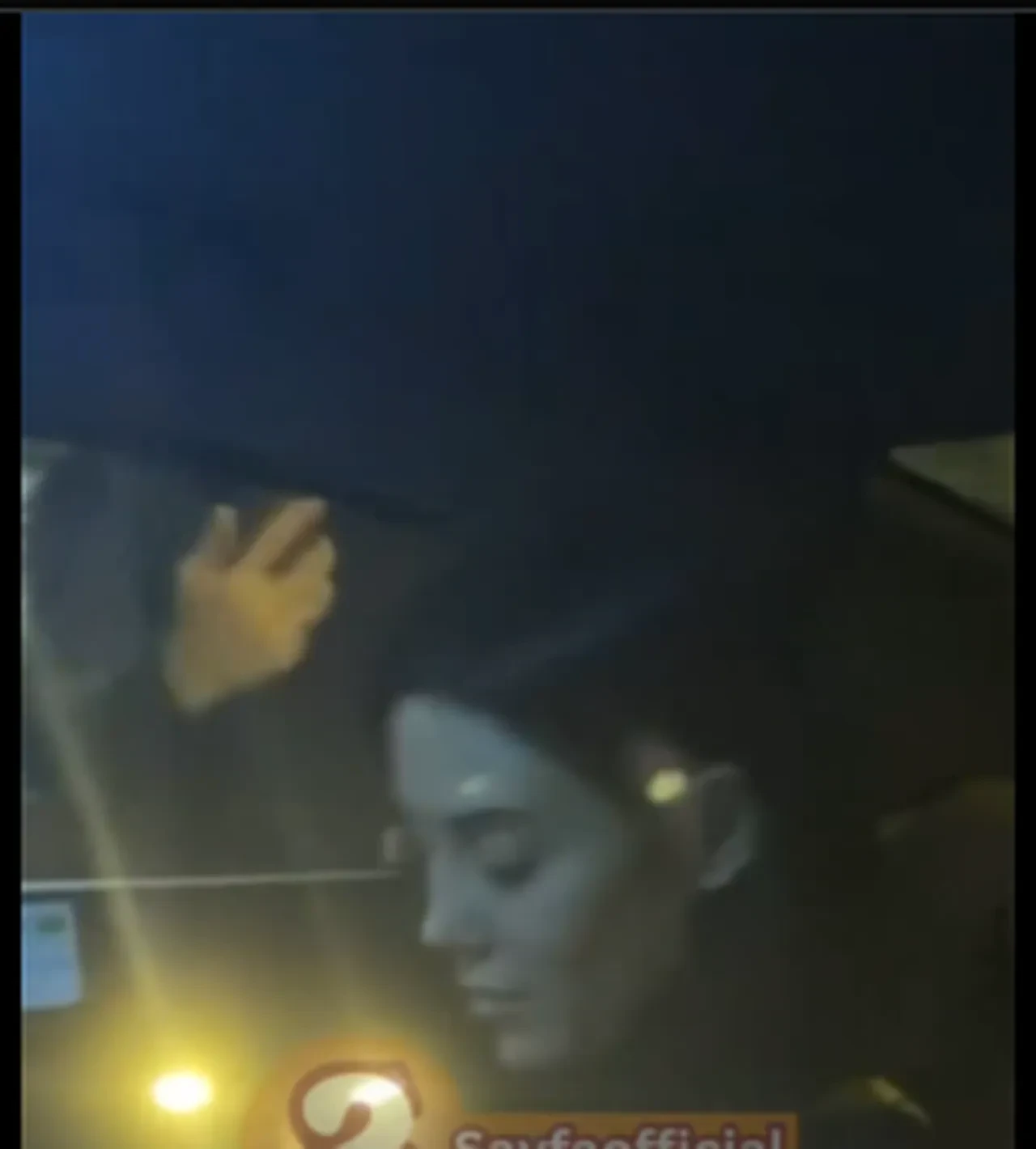 Cansu Dere’yi çekmeye çalışan muhabirin tavırlarına eleştiri yağdı