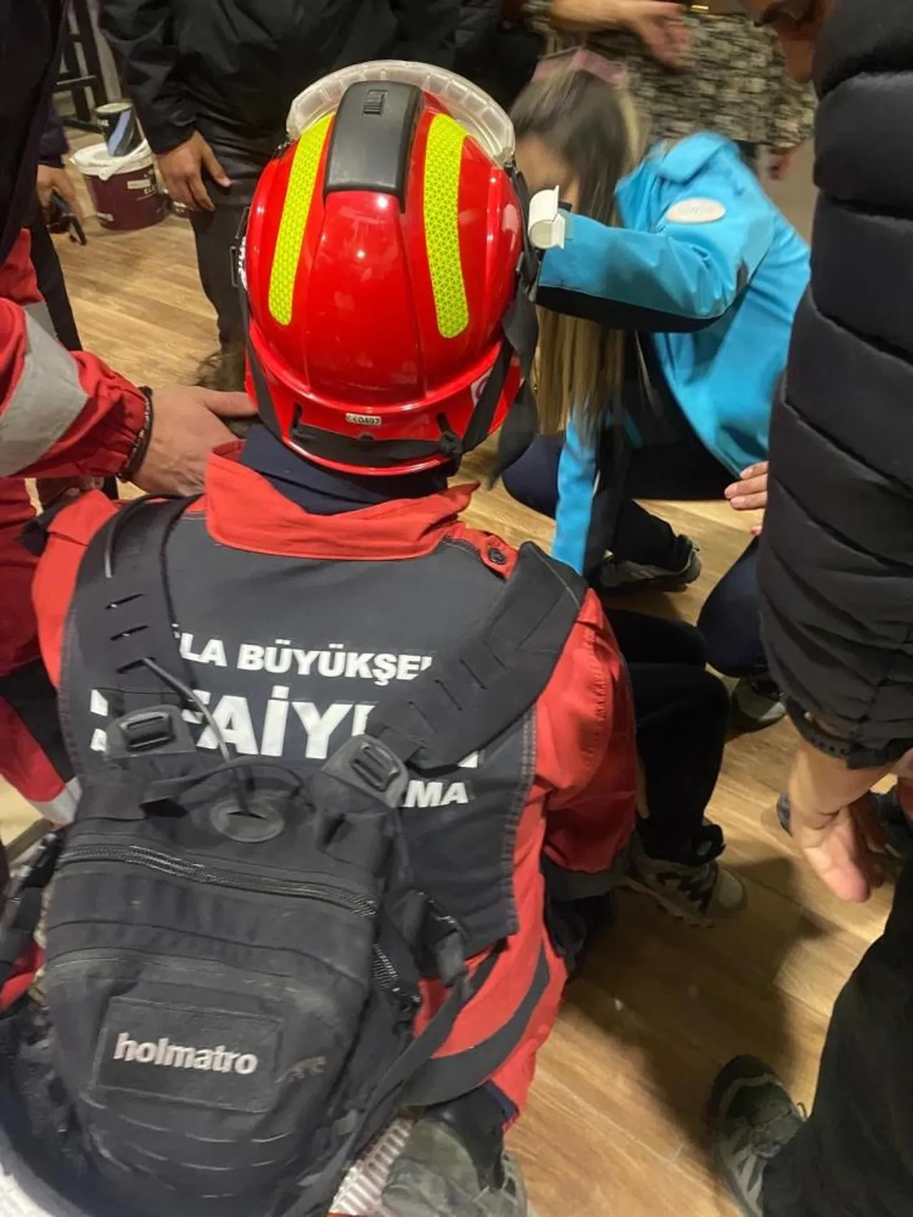 Doğum günü kutlamasında facia! Küçük çocuk yürüyen merdivene sıkıştı