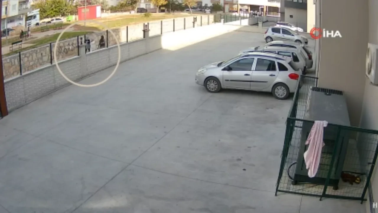 Evleri soyan hırsızlar önce kameraya sonra polise yakalandı!