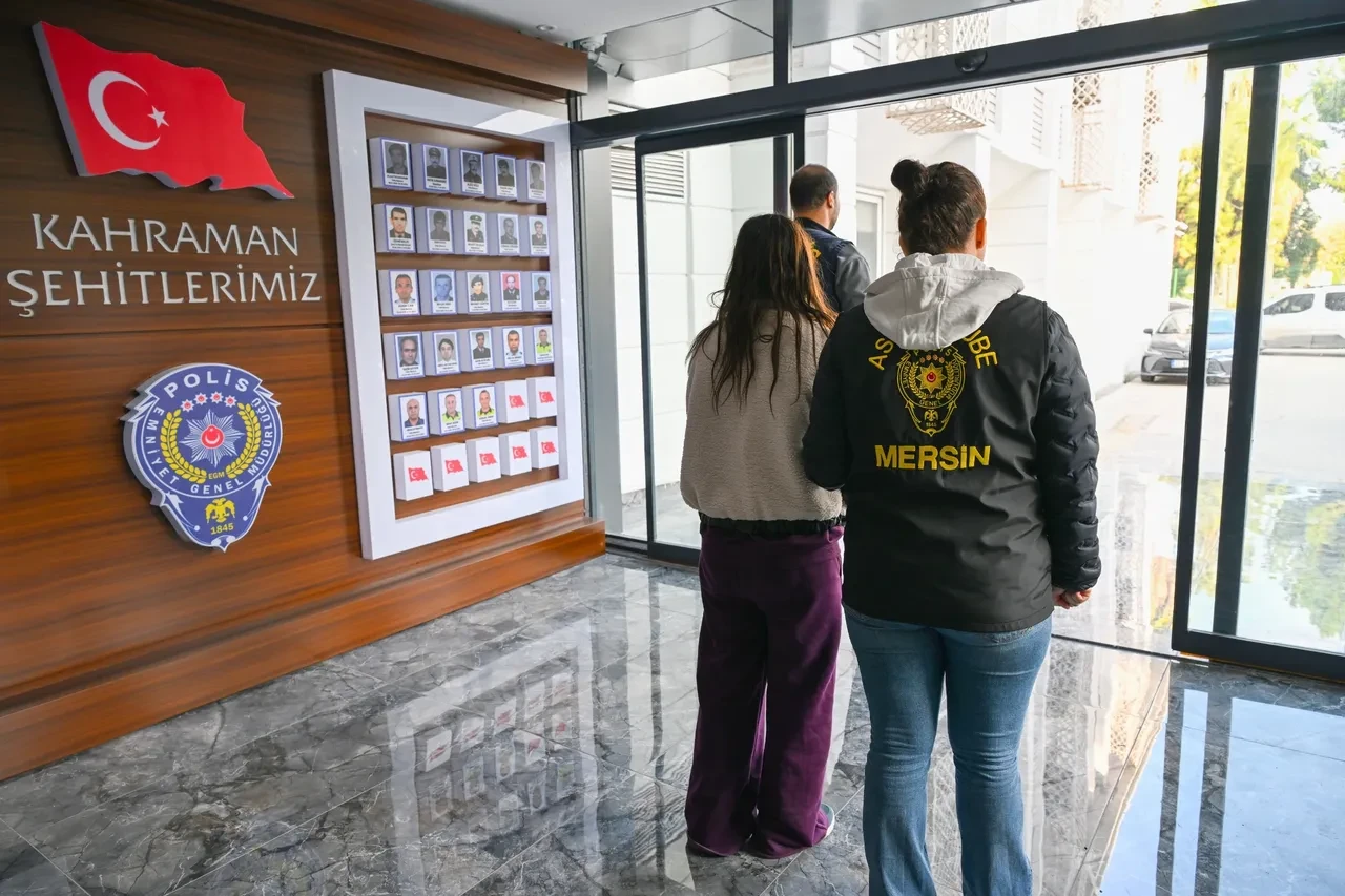 Evleri soyan hırsızlar önce kameraya sonra polise yakalandı!