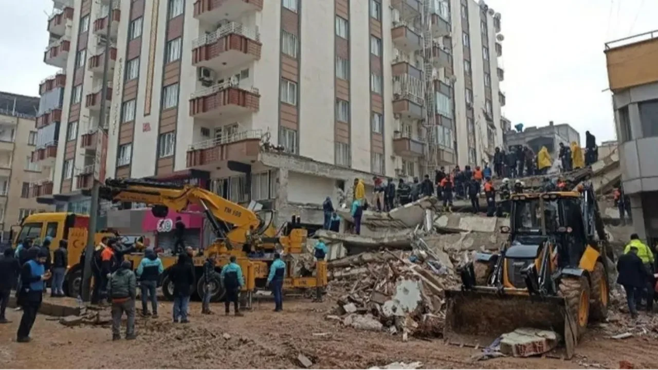 Furkan Apartmanı'nda 51 kişi can vermişti! Firari müteahhitlerin yakalama kararı kaldırıldı