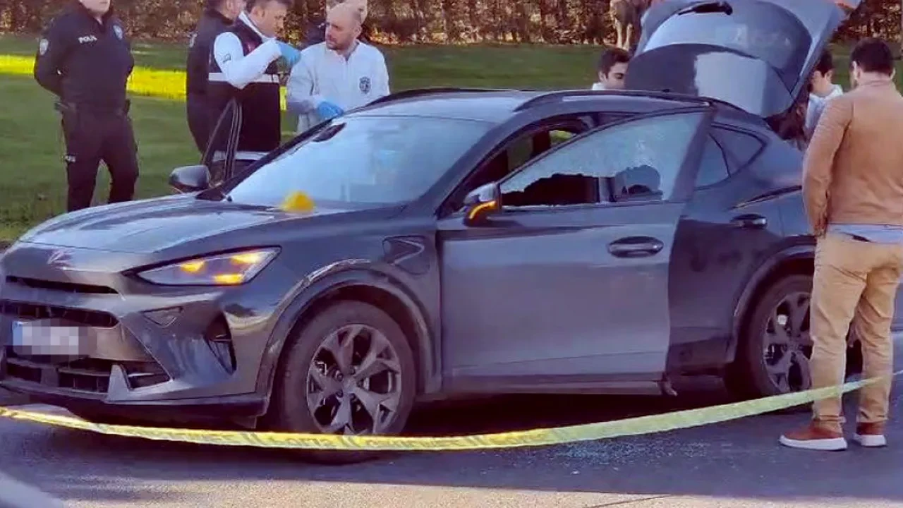 İstanbul'da otomobile silahlı saldırı! Trafikte infaz ettiler 