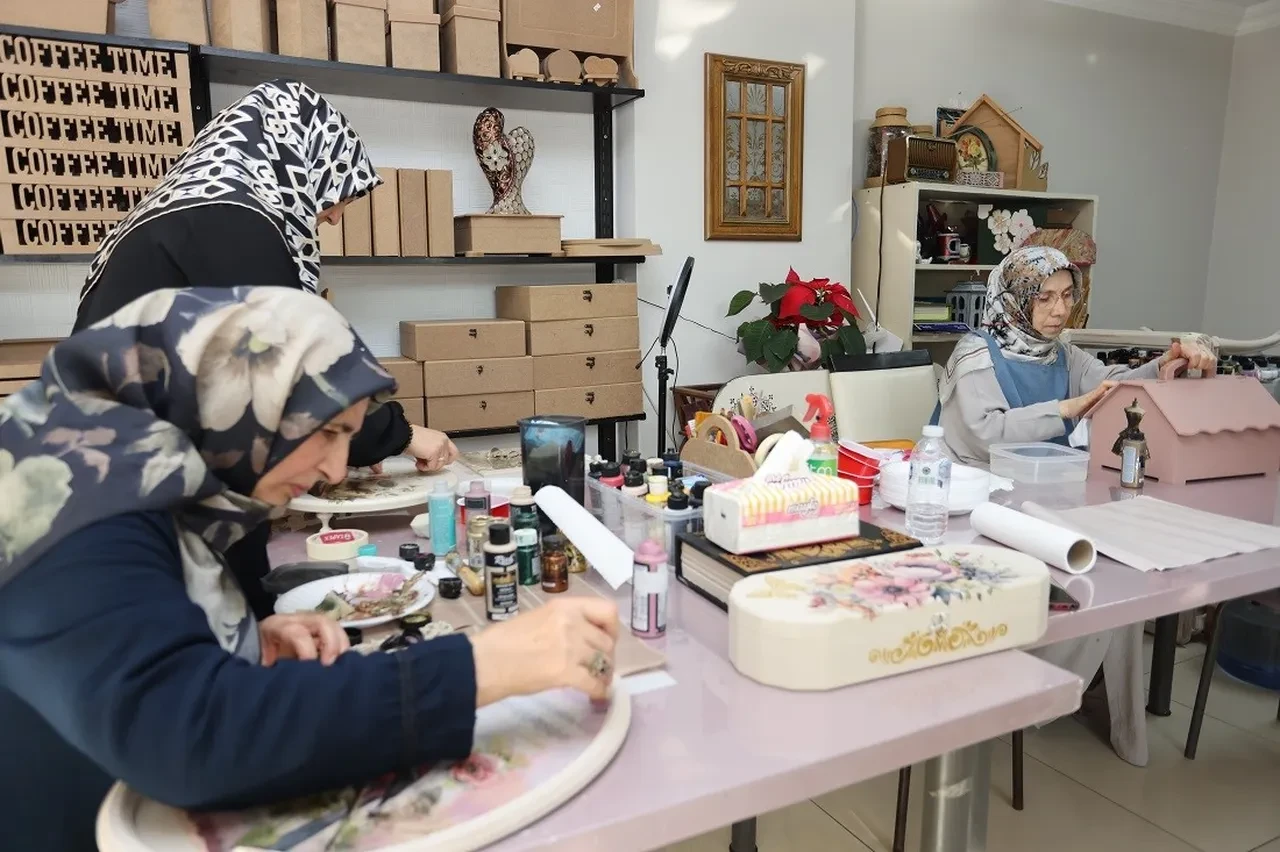 Kursiyerlikten başlayıp kendi işinin patronu oldular! 3 kadın girişimcinin yolu adım adım başarıya gidiyor