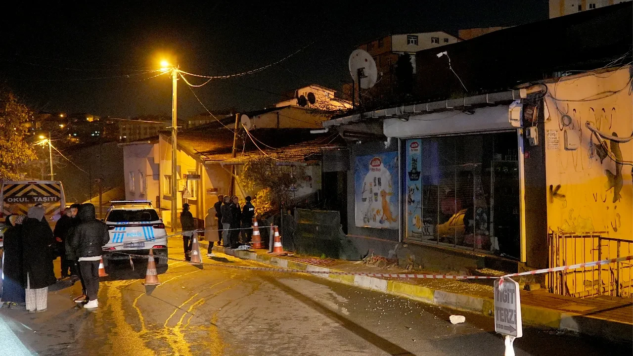 Sarıyer'de korku dolu anlar! Kolonları çatlayan bina gecekonduya yaslandı
