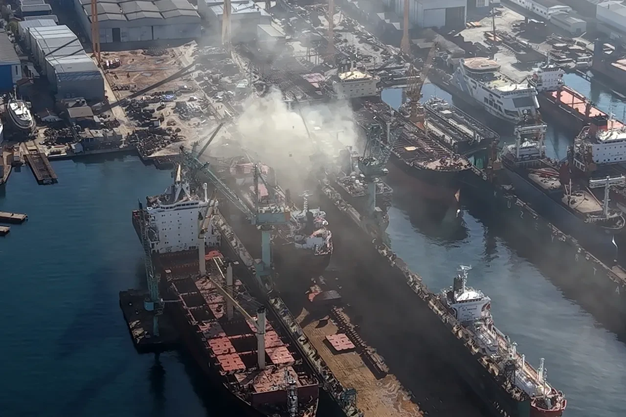 Tuzla tersane yangın son dakika söndürüldü mü? Tersanede bulunan gemide yangın çıktı