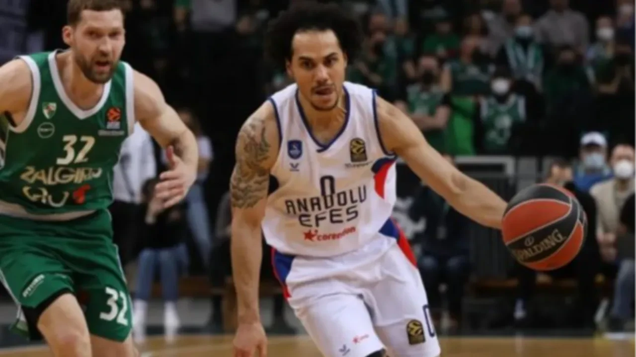 Zalgiris Anadolu Efes maç skoru! Farklı galibiyet nefes oldu