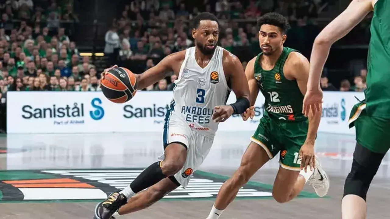 Zalgiris Anadolu Efes maç skoru! Farklı galibiyet nefes oldu