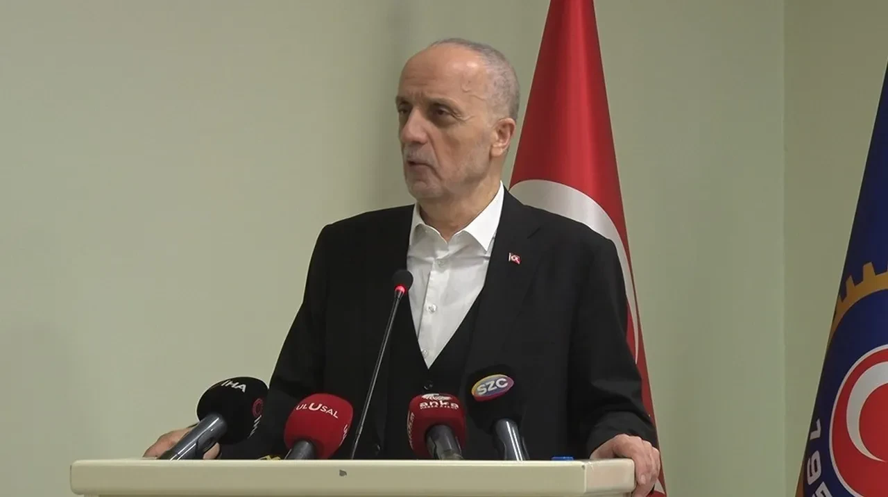 Asgari ücret toplantısı öncesi kritik görüşme! Bakan Işıkhan'dan Türk-İş'e ve HAK İş'e ziyaret