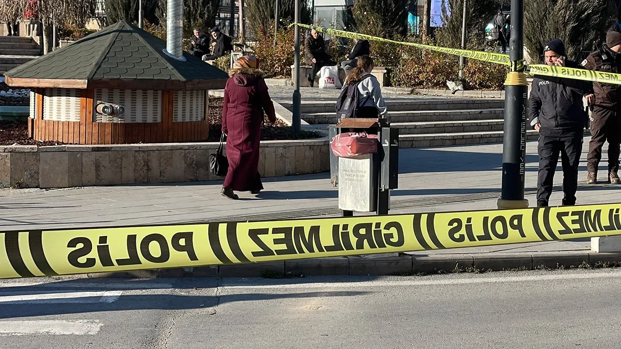 Ayakkabı kutusu polisleri harekete geçirdi! Bomba imha ekibi uzaktan patlattı