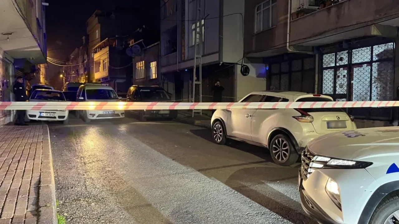 Bağcılar'da panik anları! İş yerine silahlı saldırı