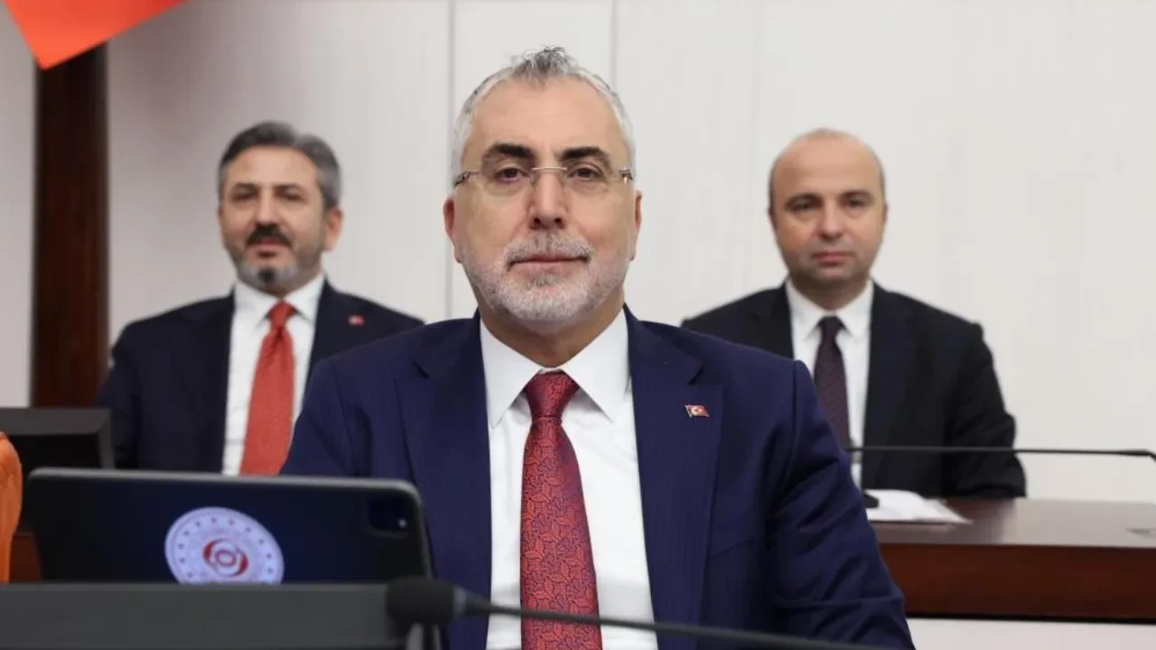 Bakan Vedat Işıkhan'dan kritik asgari ücret açıklaması geldi!