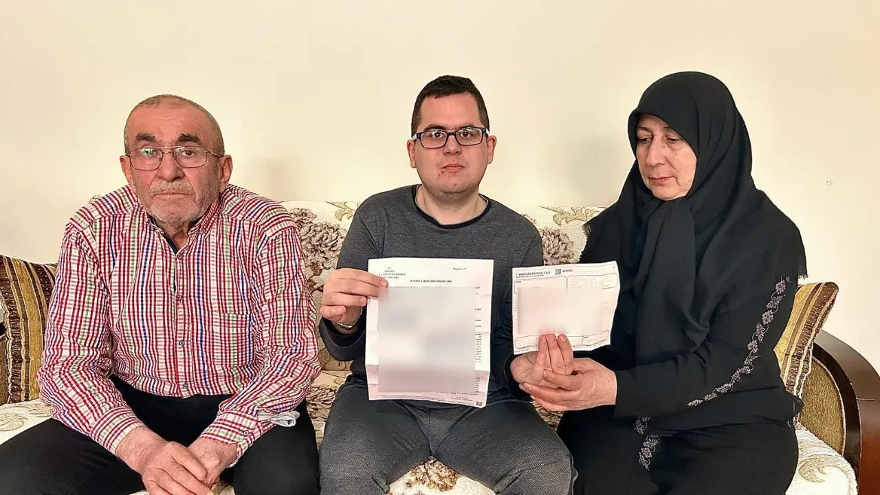 Belediye otobüsünde yanlışlıkla camı kırdı, 11 ay sonra hayatının şokunu yaşadı! 