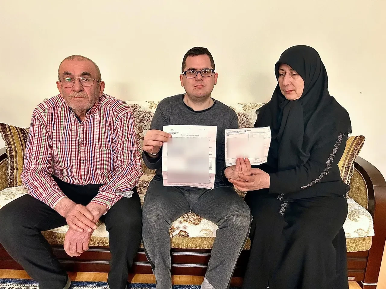 Belediye otobüsünde yanlışlıkla camı kırdı, 11 ay sonra hayatının şokunu yaşadı!