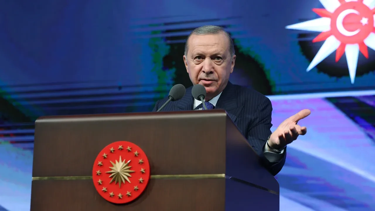 Cumhurbaşkanı Erdoğan Kültür ve Sanat Büyük Ödülleri'nde yapay zekaya dikkat çekip uyardı: Yüzeyselliğe mahkum olmaktan kurtulamaz