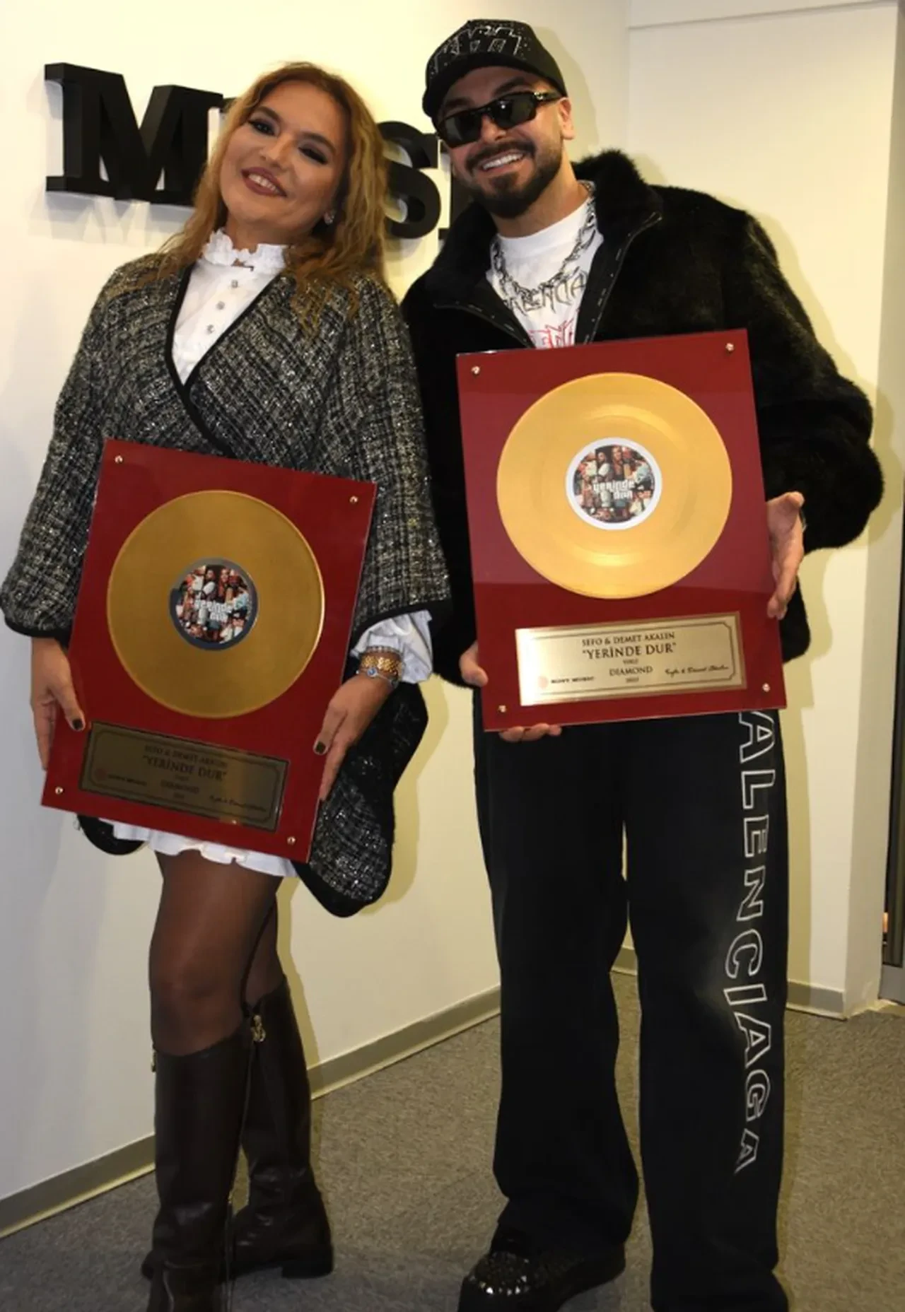 Demet Akalın'a İran'dan saç hediyesi:  Bunun kilosu kaç para biliyor musun sen?