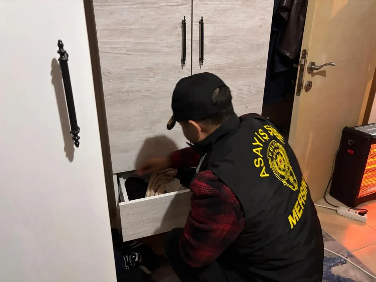 Fuhuş şebekesine eş zamanlı operasyon! Yabancı kadınlara yaptıkları şoke etti