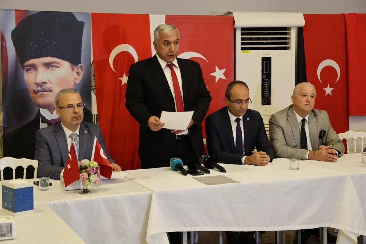 İYİ Parti'de deprem! İstifalarını yönetime bildirdiler