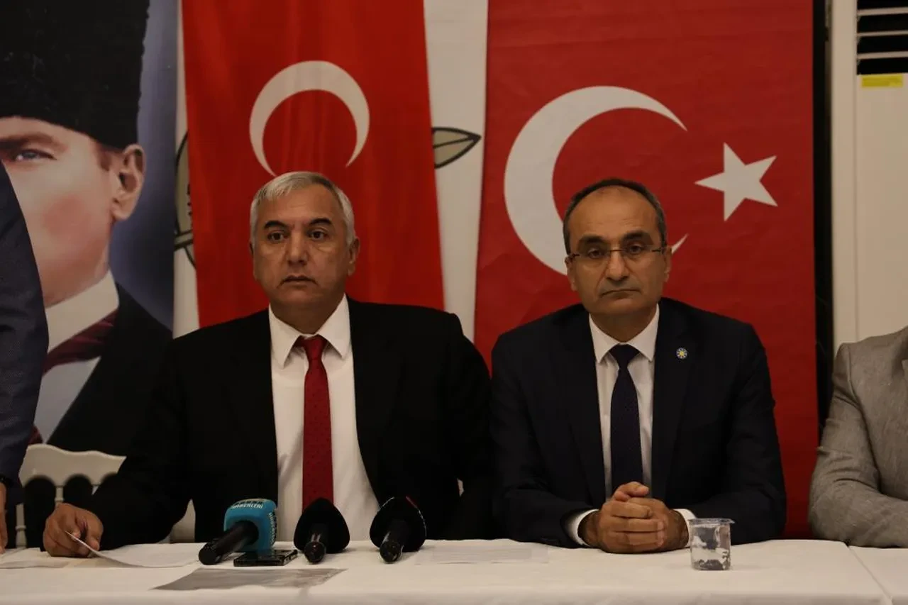 İYİ Parti'de deprem! İstifalarını yönetime bildirdiler