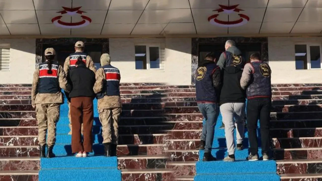 Sahte aşk vurgunu! Evli çiftin milyonlarca liralık oyununu jandarma bozdu! 