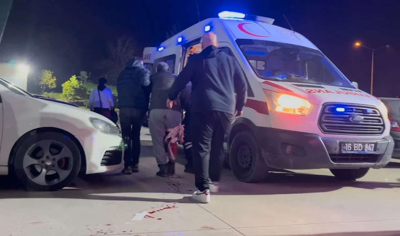 Spor salonunda dehşet anları! Bursa'da velilerin bıçaklı kavgası: Çok sayıda yaralı var