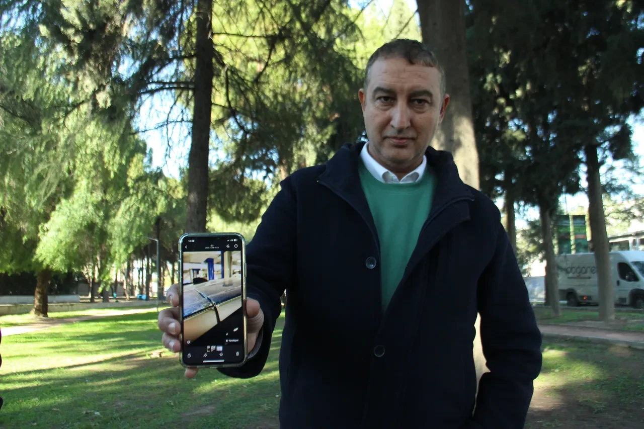 Yol kenarına yıldırım düştü, milyonluk otomobil hurdaya döndü!