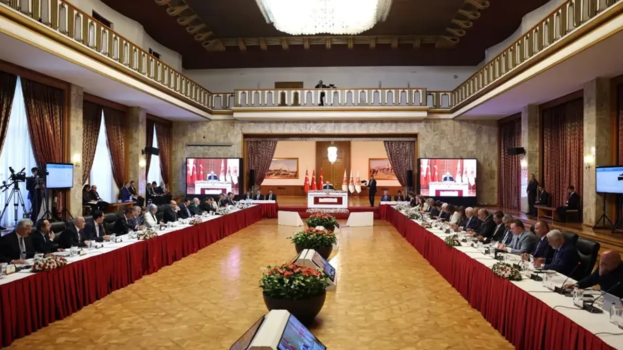 AK Parti, Terörsüz Türkiye raporunu TBMM'ye sundu