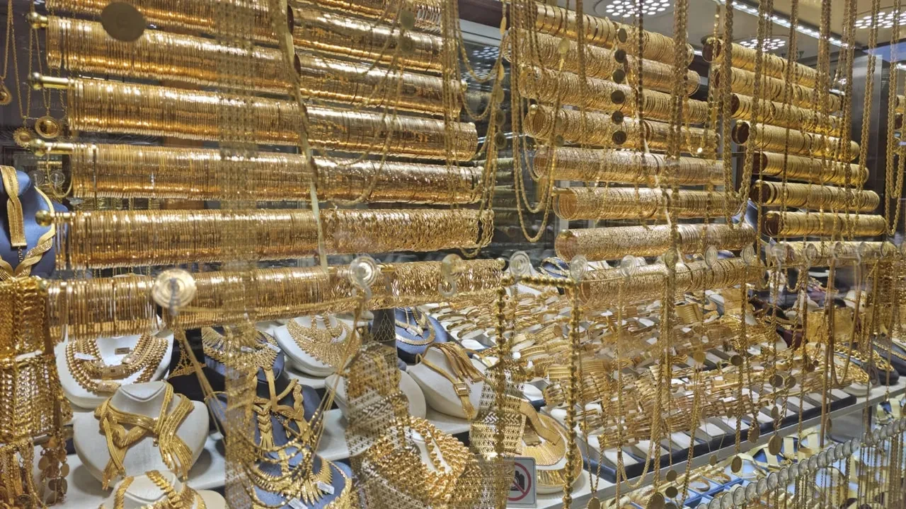 Altın için çarpıcı rekor tahmini! Tuna Kaya 2026'da para kazanmak isteyenlere formülü açıkladı