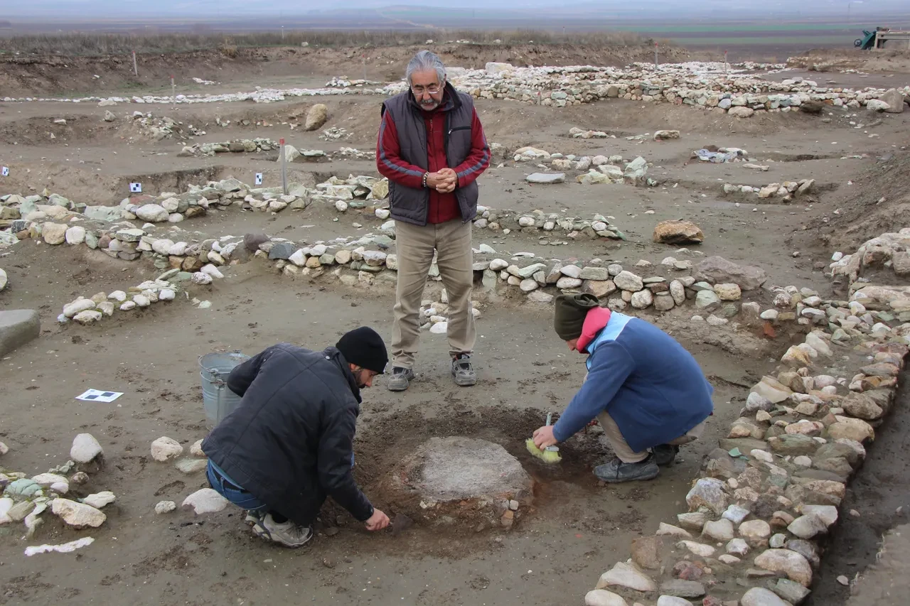 Amasya'da gün yüzüne çıkarıldı, tam 2600 yıllık! Tarihi keşiften görüntüler