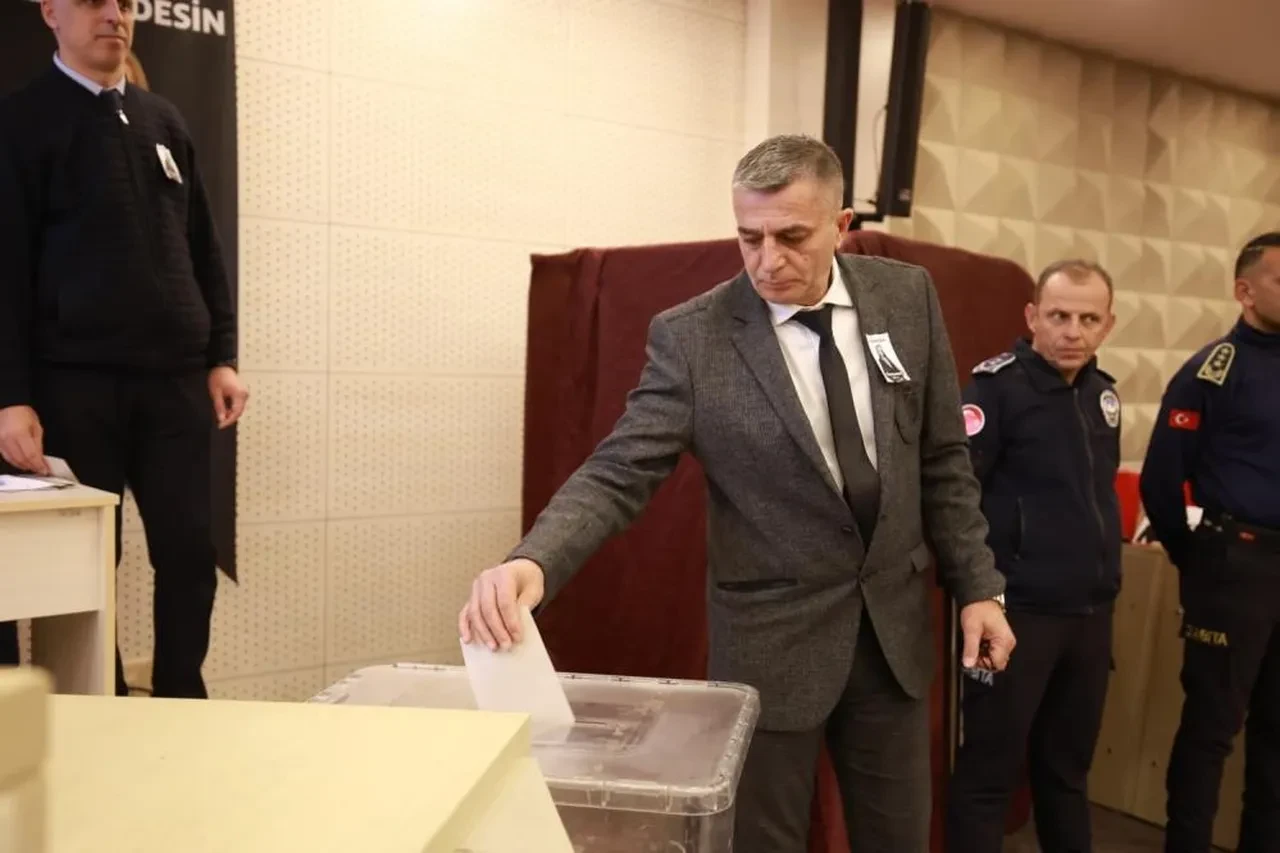 Gülşah Durbay'ın vefatı sonrası Şehzadeler Belediyesi'nin yeni başkanı Hakan Şimşek oldu