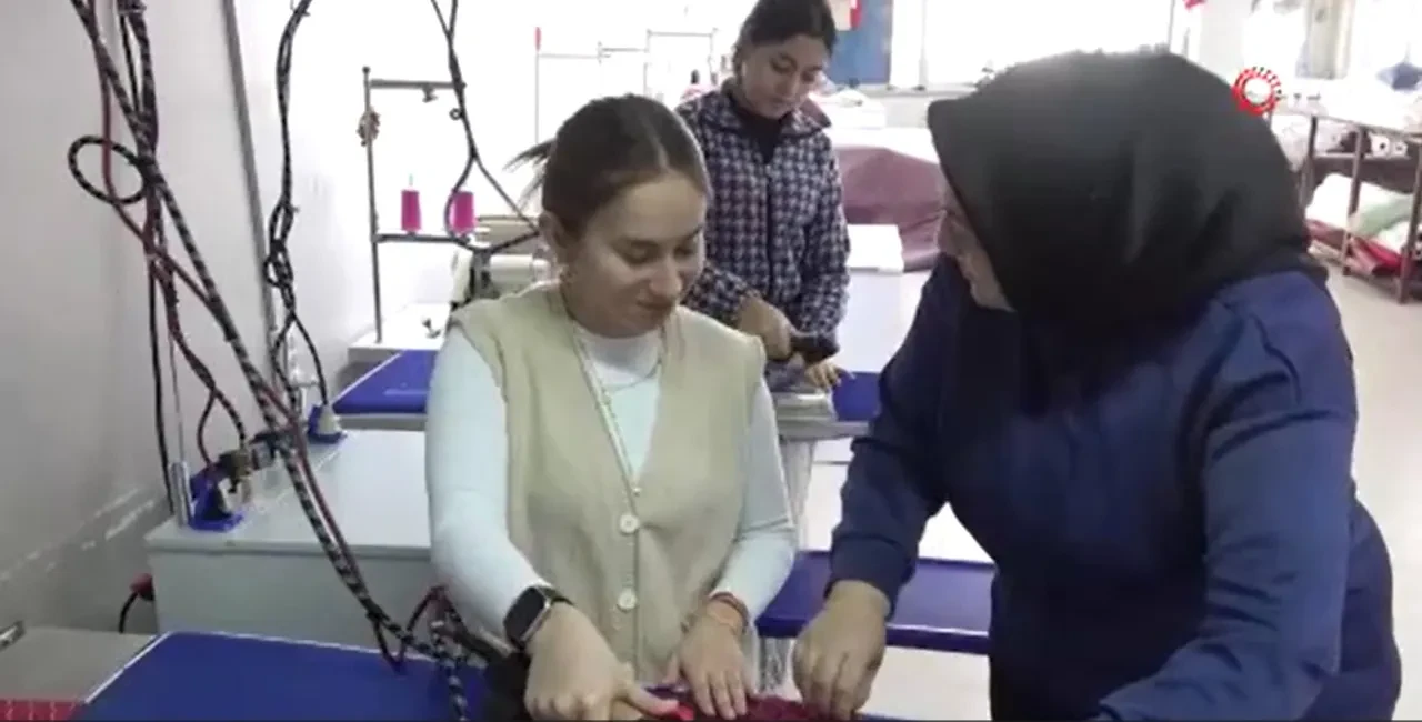 Kiraladığı gelinlik hayatını değiştirdi! Şimdi yanında 45 kişi çalışıyor     