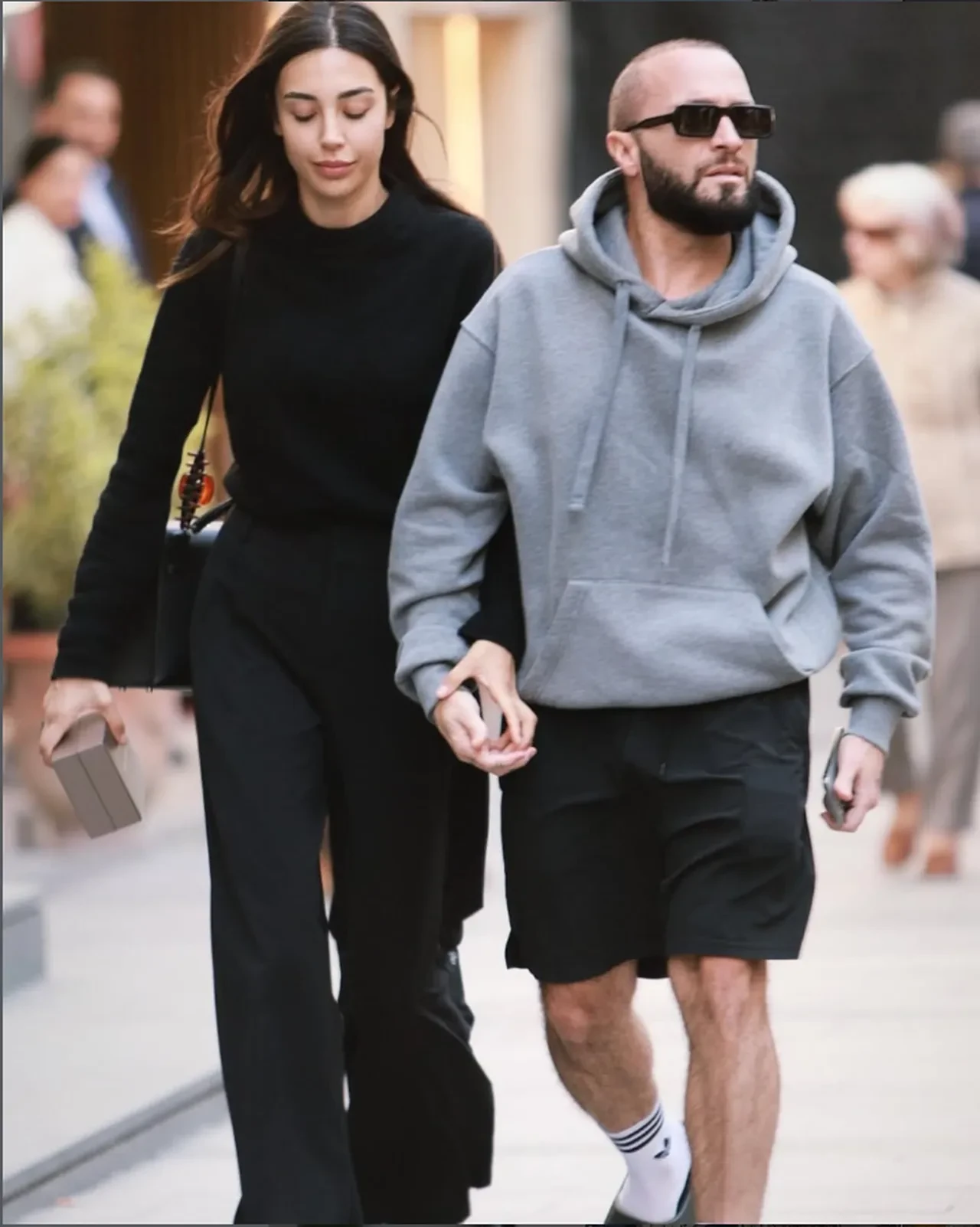 Şarkıcı Berkay ve ailesi 3 aydır lüks bir otelin kral dairesinde yaşıyor! Sebebi ortaya çıktı 