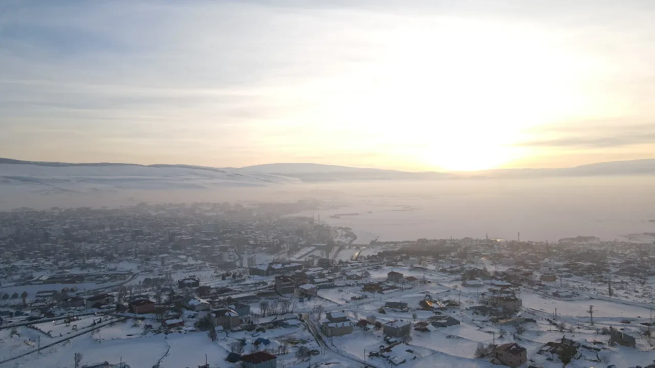 Ardahan beyaza büründü! Kartpostalın içinde hissettiren görüntüler kamerada
