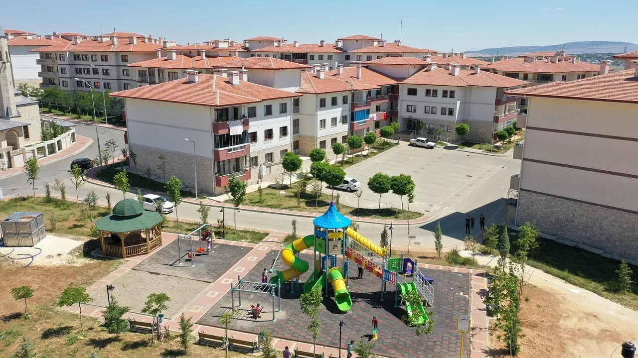 Belediye müjdeyi duyurdu! Ailelere çekilişsiz, kurasız ev verilecek: Tek bir şart var