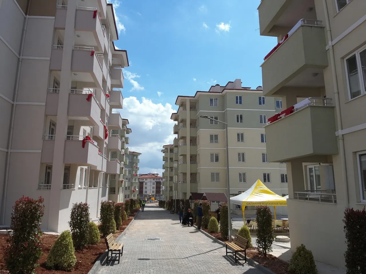 Belediye müjdeyi duyurdu! Ailelere çekilişsiz, kurasız ev verilecek: Tek bir şart var