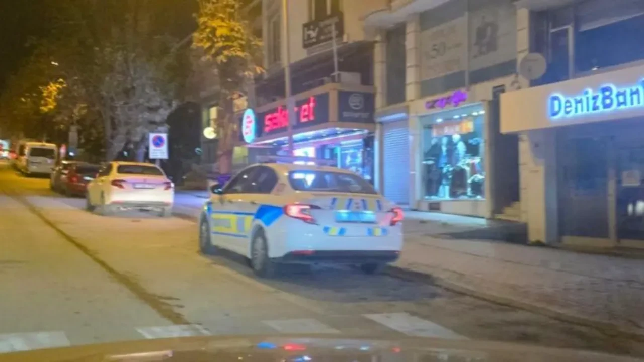 Çocukların 'yan bakma' kavgasında dehşet! Bacağına saplanan bıçağı çıkarıp saldırganının karnına sapladı!