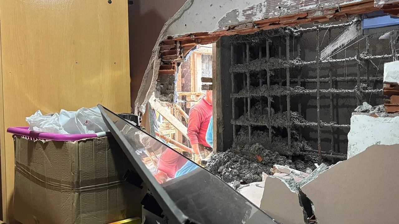 Dairesindeki manzarayı görünce neye uğradığını şaşırdı! Yatak odası resmen yıkıldı