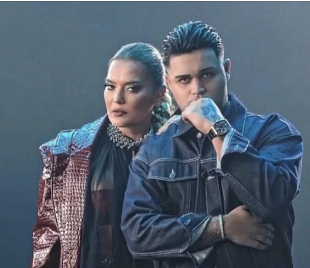 Demet Akalın'ın ödül töreninde giydiği eşofman takımının fiyatı dudak uçuklattı