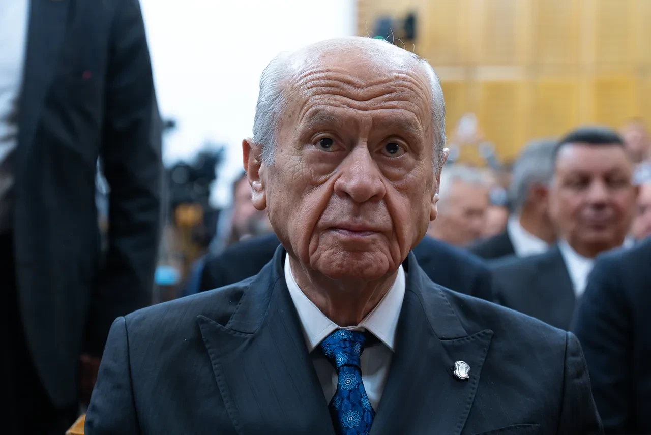 Devlet Bahçeli'den Barzani ziyaretindeki görüntülere sert tepki: Tek kelimeyle rezalet