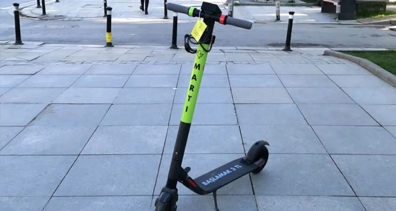 Elektrikli skuter kuralları sil baştan! Resmi Gazete'de yayımlandı: Artık zorunlu olacak