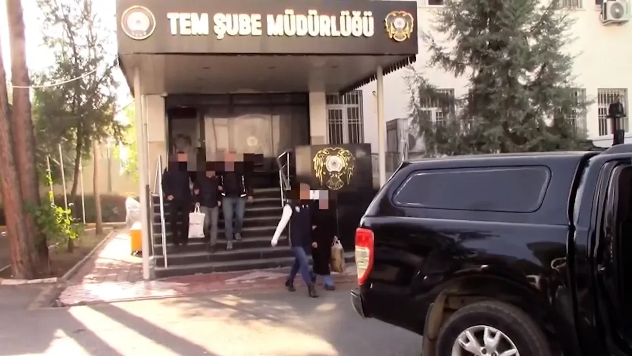 FETÖ'ye yönelik büyük operasyon! 121 şüpheli yakalandı 