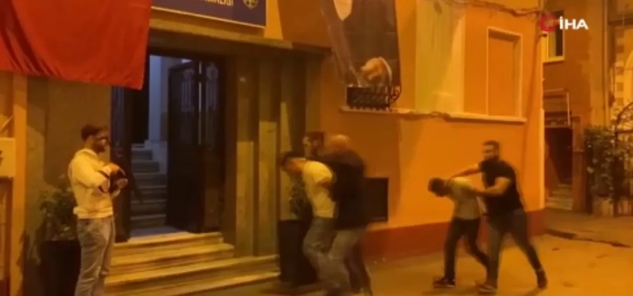 Genç kız dehşeti yaşadı! Yere düşürüp, üstüne çıktılar... Mahkeme tahliyelerine karar verdi