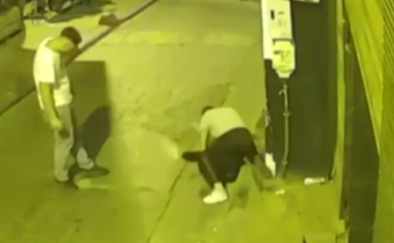 Genç kız dehşeti yaşadı! Yere düşürüp, üstüne çıktılar... Mahkeme tahliyelerine karar verdi