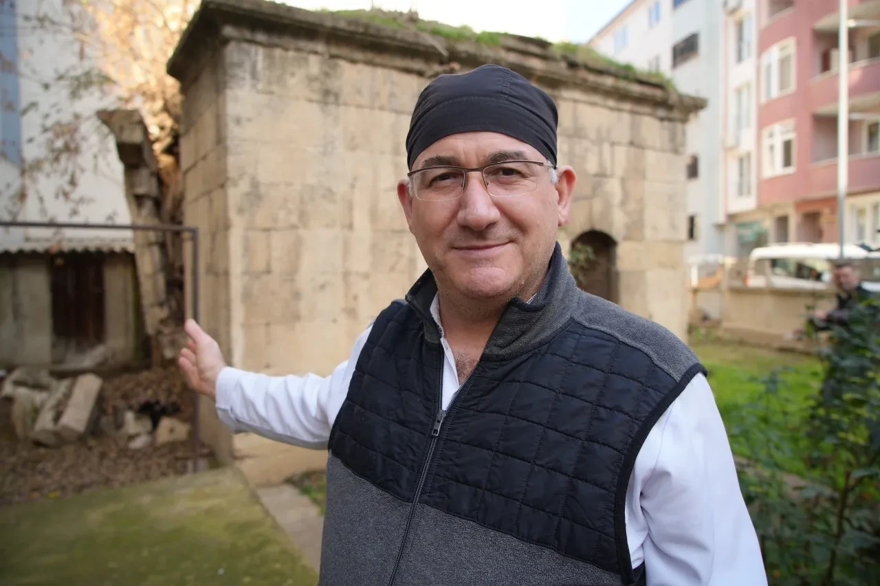 Kesik Baş Baba Türbesi can çekişiyor: Mahalleliden 'acil restorasyon' çağrısı