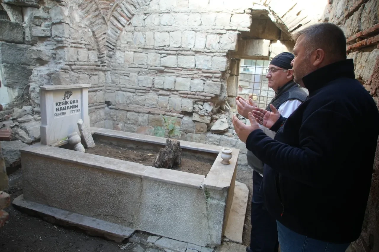 Kesik Baş Baba Türbesi can çekişiyor: Mahalleliden 'acil restorasyon' çağrısı