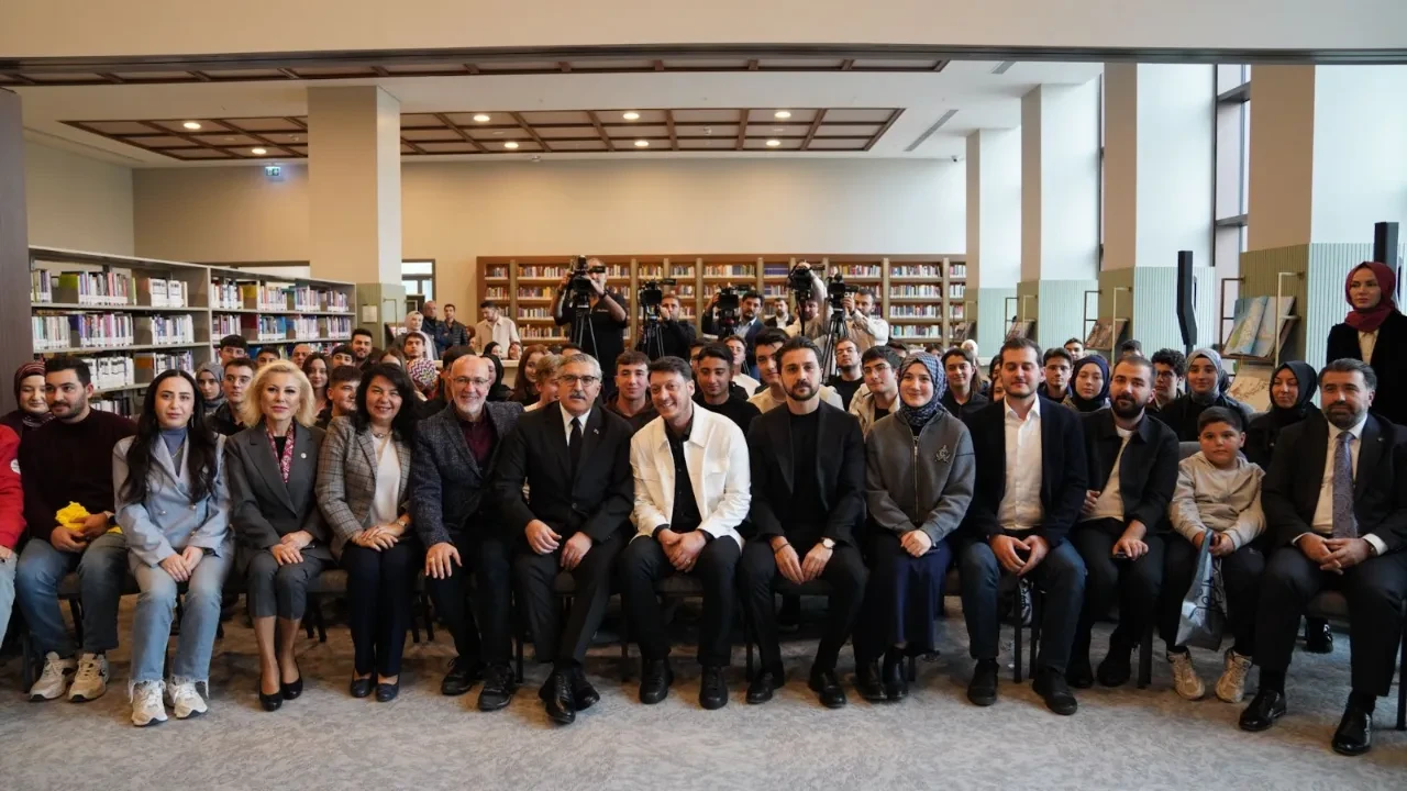 Mesut Özil, 'AK Parti Kütüphane Sohbetleri' programına konuk oldu!