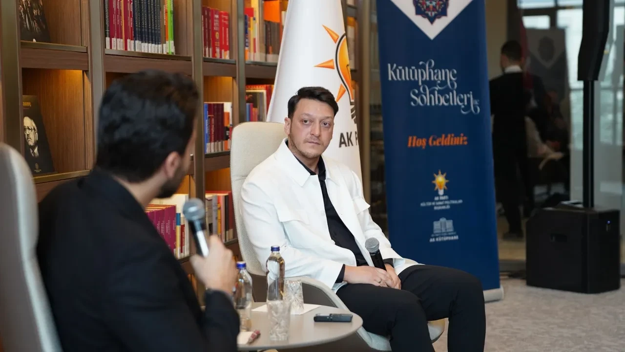 Mesut Özil, 'AK Parti Kütüphane Sohbetleri' programına konuk oldu!