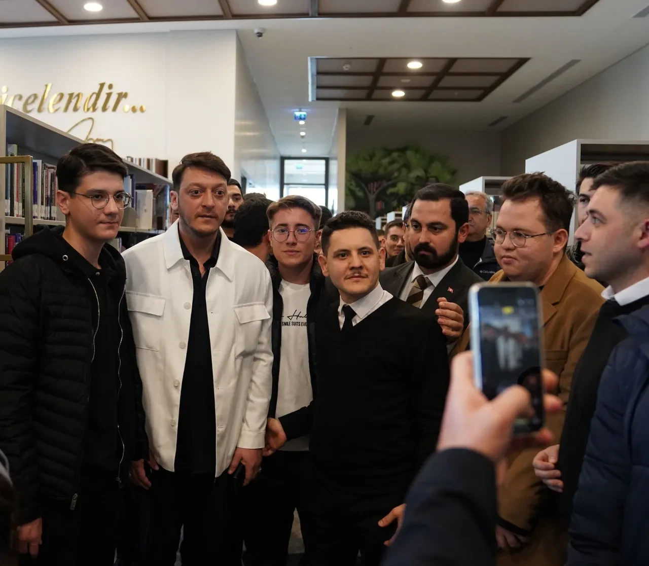 Mesut Özil, 'AK Parti Kütüphane Sohbetleri' programına konuk oldu!