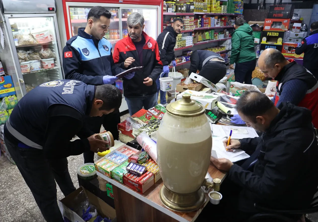 Mide bulandıran görüntü! Gıda denetimlerinde ifşa edildi: Fareler pes dedirtti