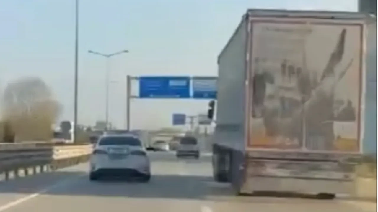 Nefes kesen kovalamaca! 'Dur' ihtarına uymayan tır, silah çekilerek durduruldu