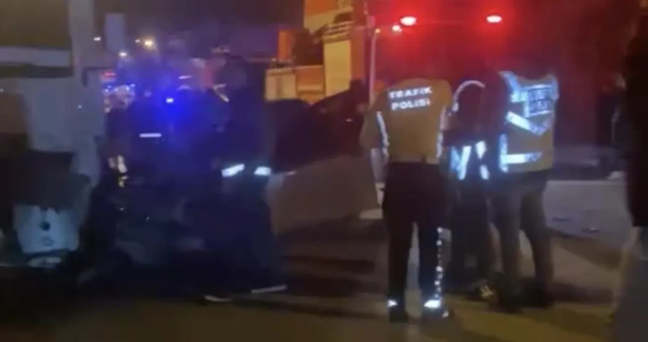 Otomobil paramparça oldu! 2 genç hayatını kaybetti